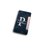 Čierny Jet Flame zapaľovač s veľkým medeným tlačidlom na bielom pozadí